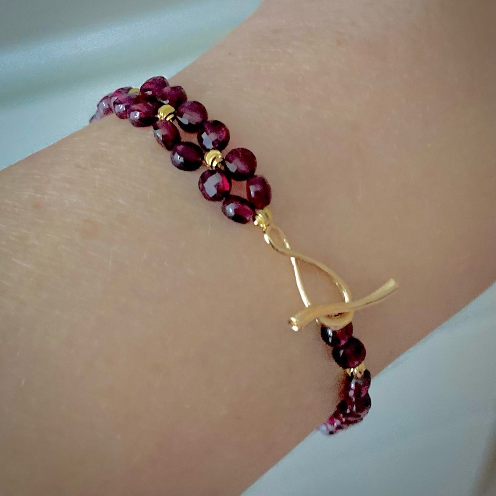 Elegant Gold and Red Beaded Bracelet